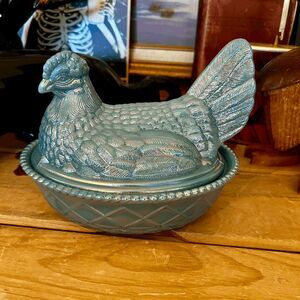Vintage Westmoreland Mould Large Hen on Nest – Mosser Glass – Georgia Blue Carni
